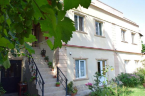 Гостиница Crossway Tbilisi Hotel  Тбилиси